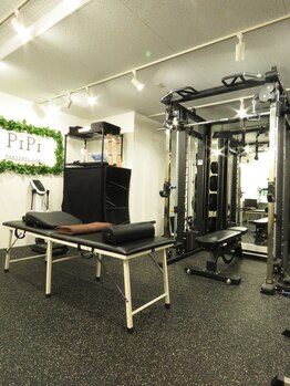 ピピ 鹿児島中央駅店(PiPi)/黒を基調として綺麗な内観