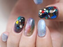ミーナネイル(miinanail)/カラフルビジュー敷き詰めネイル