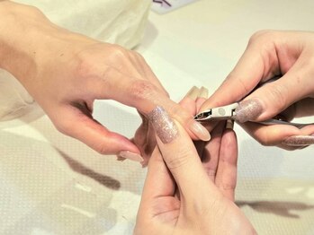 マキシムーン 横浜(Maximoon)の写真/【爪本来の美しさを】好印象の褒められ手肌へ◆甘皮や角質を綺麗に整えてお爪の健康な成長をサポートします