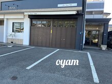 オヤム(oyam)/駐車場