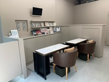 スパネイル アンド オクリ 表参道店