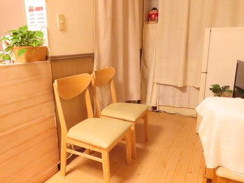 リックス整体/待合室でTVもあります