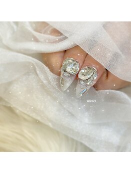 リンドネイル バイ モカ アンド ララ(Lind nail by moca and LaLa)/Vカットストーンネイル