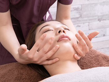 アリス(alice)の写真/【小顔革命☆】驚きの効果でお客様満足度◎オールハンド施術で理想の小顔に♪落ち着く空間でお悩みを解消!