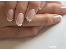 指先を美しく、上品に見せてくれる定番のフレンチ。