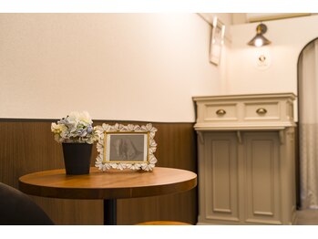 フスフレーゲ フットネス 大山店(Foot Nes)/内装　地中海エレガント風