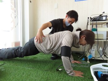 ツナギ接骨院 竹の塚院(TSUNAGI接骨院)/ブースタートレーニング