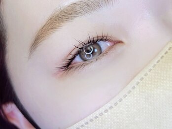 ラウレア(Laule'A)の写真/【まつ毛エクステ×まつ毛パーマも可能★】束感を出しつつもナチュラルで上品な大人女性の魅せる目元に★