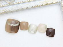 ネイル アンド アイラッシュ虹の雰囲気（フットネイルもデザインいっぱい！）