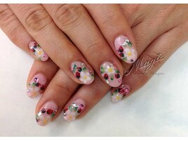 手書き花　苺ネイル