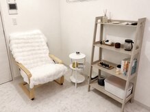 ココスパ(Coco Spa)の雰囲気(深めのチェアに腰掛けながらアロマの香りをお選びいただけます)