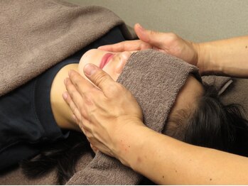 フィシスの写真/【歴18年凄腕オーナーによる顔の歪み専門施術】左右非対称/エラ張り/老け顔に悩む方へ。小顔矯正￥10000！