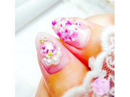 可愛い押し花ブローチネイル
