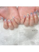 リッシュ トロワ(RICHE trois)/キラキラブルーワンホンネイル