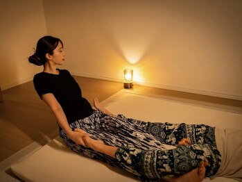 タイマッサージ 横浜/タイ古式の別名は「二人ヨガ」