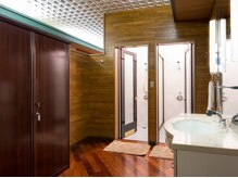 中国式アロマリラクゼーション ロミロミ/シャワー室、鍵付きロッカー