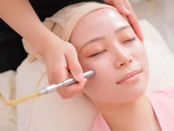 ファニービー 吹田店の写真/8万人以上の改善実績を誇るドクターリセラADS。スキンフィットネスカウンセラーが丁寧にカウンセリング。