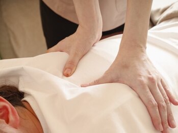 ひろ手技 カラダ研究所の写真/首~背骨にかけての負担に徹底アプローチ!疲れがぬけない身体に◎お疲れの箇所は根本から改善し癒します☆