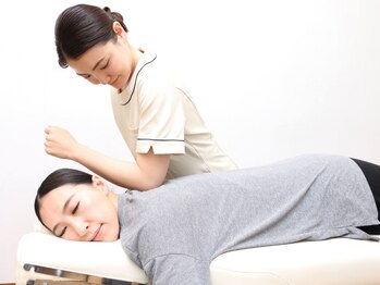パウワウ ヤエチカ店の写真/女性専用【全身整体+小顔矯正計60分4560円】デスクワークでの肩こりや、首の張り改善に！眼精疲労にも◎