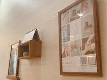 リラクゼーション ソラ(sola)の雰囲気（イチオシのメニューやお店のPOPを飾っています）