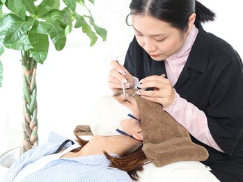 リール(Rire)の写真/【白を基調とした清潔感溢れる店内♪】ふかふかのベッドで寛ぎながら施術◎リラックスしてお過ごし下さい☆
