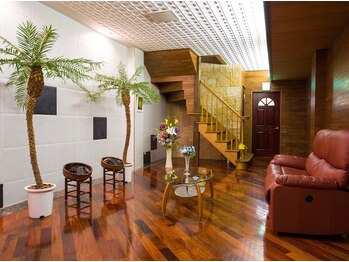 中国式アロマリラクゼーション ロミロミ/広い受付室