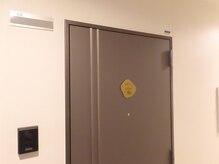 ルミーナ(Lumina)の雰囲気(102号室、ドア看板が目印です♪)