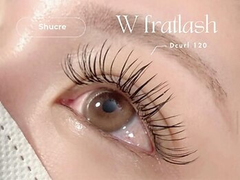 シュクレ 一宮駅店(shucre)の写真/リピート率No.1のWフラットラッシュが人気◎史上最高の持ちで、きれいな束感まつげが続く