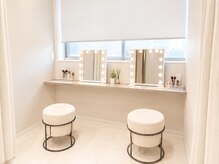 ラシーズ 近江八幡店(La SHE's)の雰囲気（落ち着いたオシャレでかわいい店内♪メイク直しも出来ます☆）