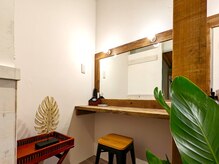 ワヤンプリ 東京新宿店/くつろげるメイクルームも完備