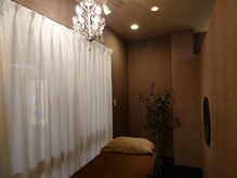 ヘアー&アイラッシュ プレ(PRES)の雰囲気（落ち着いた雰囲気大きなふっくらベットでゆったりお過ごし下さい）