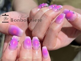 個性派海外風チークネイル