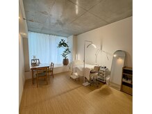 アイサロン 希(のぞみ)の雰囲気（木のぬくもりが感じられる落ち着いた店内）