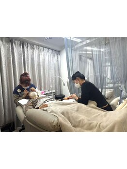 ネイル・アイメニューの同時施術が可能