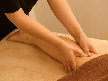リラクゼーション もみ楽【リラクゼーション モミラク】の写真/【パンパン脚もスッキリ】イタ気持ちいい刺激が癖になる《足つぼ》&《リンパ》で美脚ライン復活!