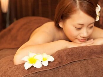 モエモエ(MOEMOE)の写真/南国リゾートを思わせるハワイアンな店内で、伝統のロミロミマッサージと極上ヘッドスパを堪能