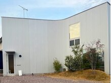 ユラギ(yuragi)の雰囲気（美容室GOODHEAAの裏側が入り口です。駐車場は愛岐ゼミになります）