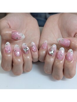 ハートたくさんキラキラネイル