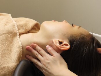 サクラ 表参道(SAKURA)の写真/【贅沢コース・コリほぐしスパ＋ハンド＆腕マッサージ95分/¥14,300】頭・首肩の疲れに◎疲労/小顔/美髪効果