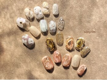 シルニー リム(Silny rim)/アシンメトリーニュアンスネイル