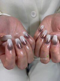 ひと癖グラデーションネイル