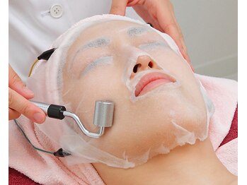 フルリールの写真/【春の肌荒れ:緊急ニキビケア】酵素ピーリング+高濃度ビタミン導入 19800円→9900円