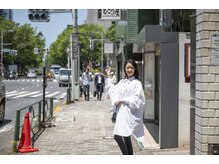 カレン 表参道(KALEN)/2.青山通り方面に直進