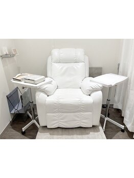 リクライニングチェアのあるサロン