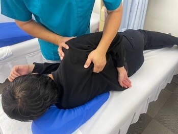 ささら整骨院の写真/【月～金/20時営業中！】仕事終わりにもいける！柔道整復師による肩こり根本施術★根本改善×早期回復♪