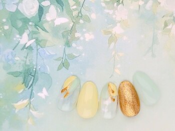 ゆとりとりの写真/透明感あふれるニュアンスネイルで、上品な指先を演出♪指先から季節を楽しんでみませんか!