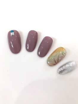 ユイットジョアーズ(Huit Jours)/夏ネイルもグッと大人に