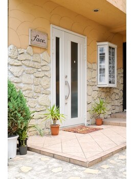 シェーブ&エステ フェイス(face)/このドアからお入りください