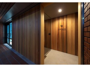 ジョイボックス リバープラス(JOYBOX Riverplus)/隠れ家の雰囲気のエントランス