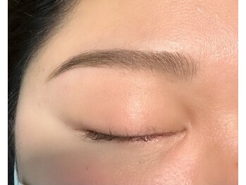 ツキ 高槻店(tuki)/ハリウッドブロウリフト